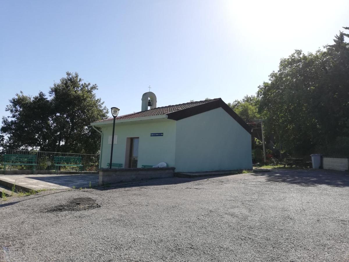 Casa A Montebello Di Bertona Con Vista Gran Sasso Luaran gambar